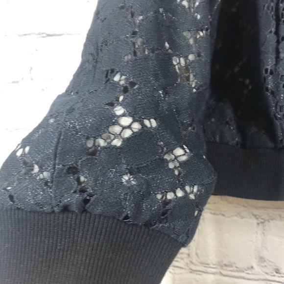 Truth and Pride top with zipper - Picture 2 of 9